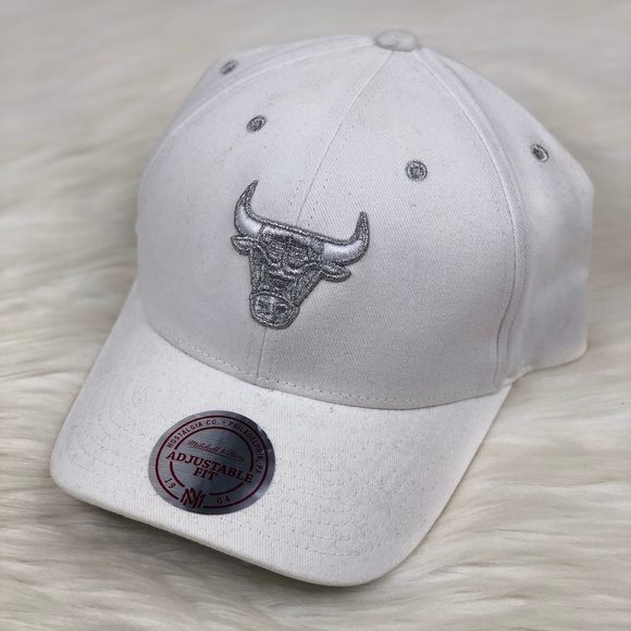 Mitchell & Ness Other - Chicago Bulls Mitchell & Ness NBA Chrome Brim Hat